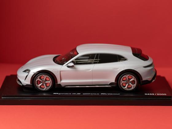Масштабная модель Porsche Taycan 4S Cross Turismo
